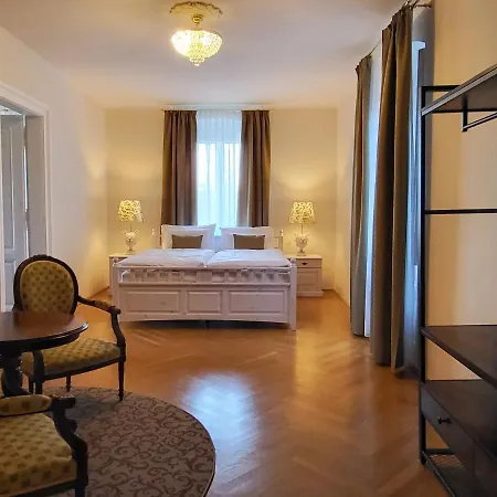 Bed and Breakfast Palais Kneissl  Burgau Exterior foto