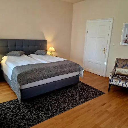 Bed and Breakfast Palais Kneissl  Burgau Exterior foto