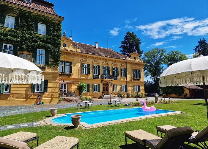 Palais Kneissl (Herrenhaus Burgau)