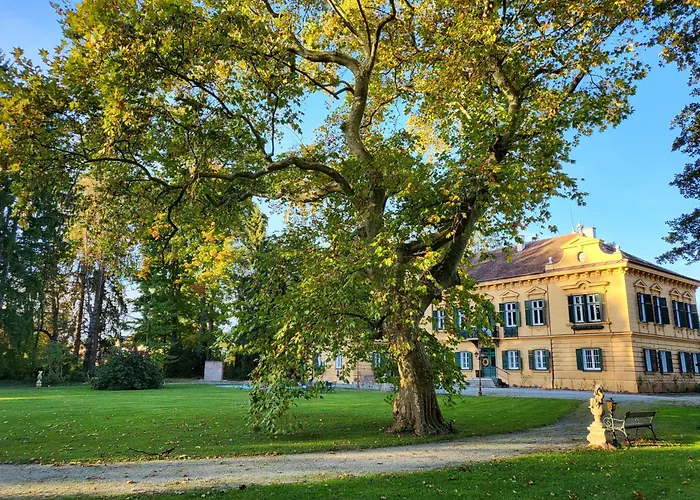 Palais Kneissl (Herrenhaus Burgau)