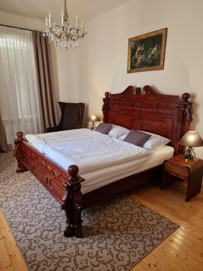 Frühstückspension Palais Kneissl Burgau